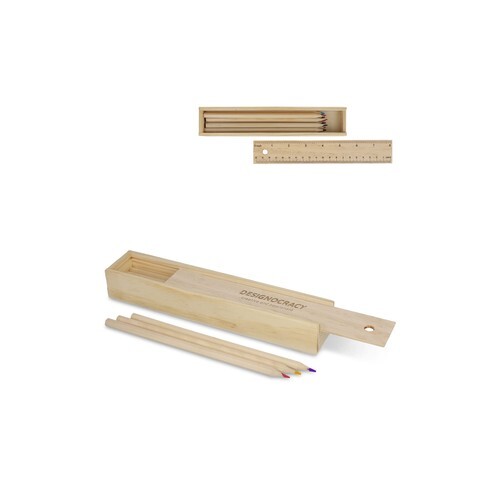 Crayons de couleur dans une boîte en bois coulissante