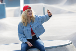 Casquette contraste 6 panneaux coton recyclé Impact AWARE™