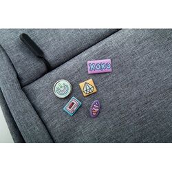 pin's en métal Read