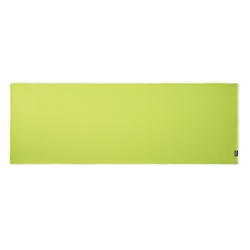 BERNAL. Serviette de sport rafraichissante en polyester recyclé (100% rPET) avec pochette en non-tissé