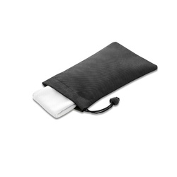 BERNAL. Serviette de sport rafraichissante en polyester recyclé (100% rPET) avec pochette en non-tissé