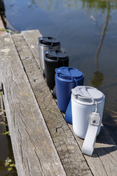 Mug iso en acier inoxydable recyclé RCS avec lanière Cuppa