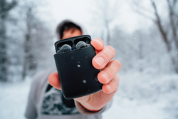 Ecouteurs solaires en plastique recyclé RCS Skywave