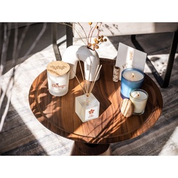 YEUN. Bâtons de diffusion dans des bouteilles en verre