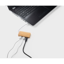 MOSER. HUB avec 2 ports USB-A et 1 USB-C en bambou