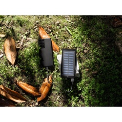 CLERK. Batterie nomade de 8 000 mAh avec panneau solaire en aluminium 100 % recyclé