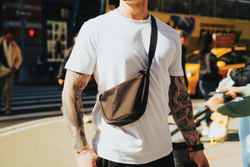 Sac banane en bandoulière en rPET AWARE™ Crescent