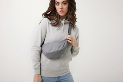 Sac banane en bandoulière en rPET AWARE™ Crescent