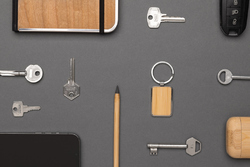 Porte-clés rectangle en alliage de zinc RCS et bambou