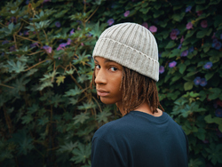 Bonnet à double côte et revers AWARE™ Polylana® Kennedi