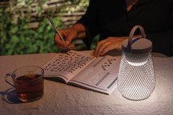 Lampe de table rechargeable par USB en plastique RCS Aurora