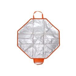 Sac isotherme plié et tapis de pique-nique