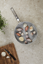 VINGA Poêle 25 cm en aluminium RCS Alte