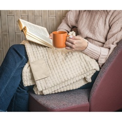 CELINE. Couverture en polyester recyclé (100% rPET) avec détail cousu pour la personnalisation