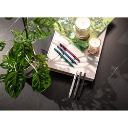 CLINT. Stylo à bille en aluminium recyclé (100% rAL) avec finition en caoutchouc