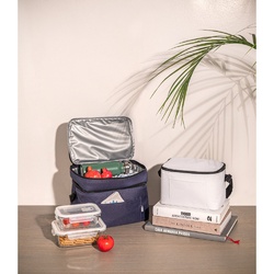 CANCUN. Sac thermique en polyester recyclé 600D avec sangle réglable 7 L