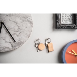 STEWIE. Porte-clés rectangulaire en bois de hêtre