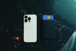 Porte cartes avec géolocalisation en polyester RCS Seekcard