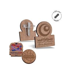 BADGE SUR-MESURE EN MDF EP 3 mm AVEC PINCE-EPINGLE MAXI 20 cm2