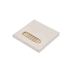 12 crayons de couleur dans une boîte en brique de lait recyclé