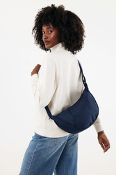 Sac bandoulière XL en rPET AWARE™ Crescent