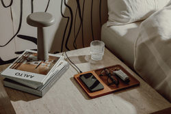 VINGA Plateau organisateur avec chargeur de bureau RCS Timo