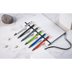 ZYLEN. Stylo à bille en aluminium recyclé (100 % rAL), avec finition en caoutchouc