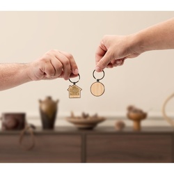 GASTON HOUSE. Porte-clés en forme de maison en zinc et bambou