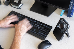 Ventilateur de bureau en plastique recyclé RCS Aervina
