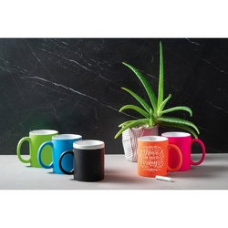 LYNCH. Tasse en céramique avec finition néon 350 mL