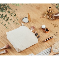 ALBA. Baume à lèvres avec emballage ABS