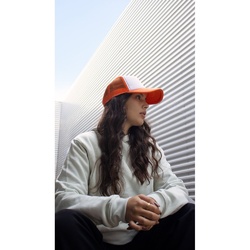 NICOLA. Casquette en polyester et filet (150 g/m²)