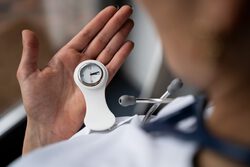 MONTRE INFIRMIÈRE PERSONNALISÉE